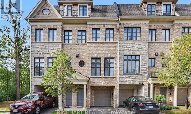 2082 Queensborough Gate