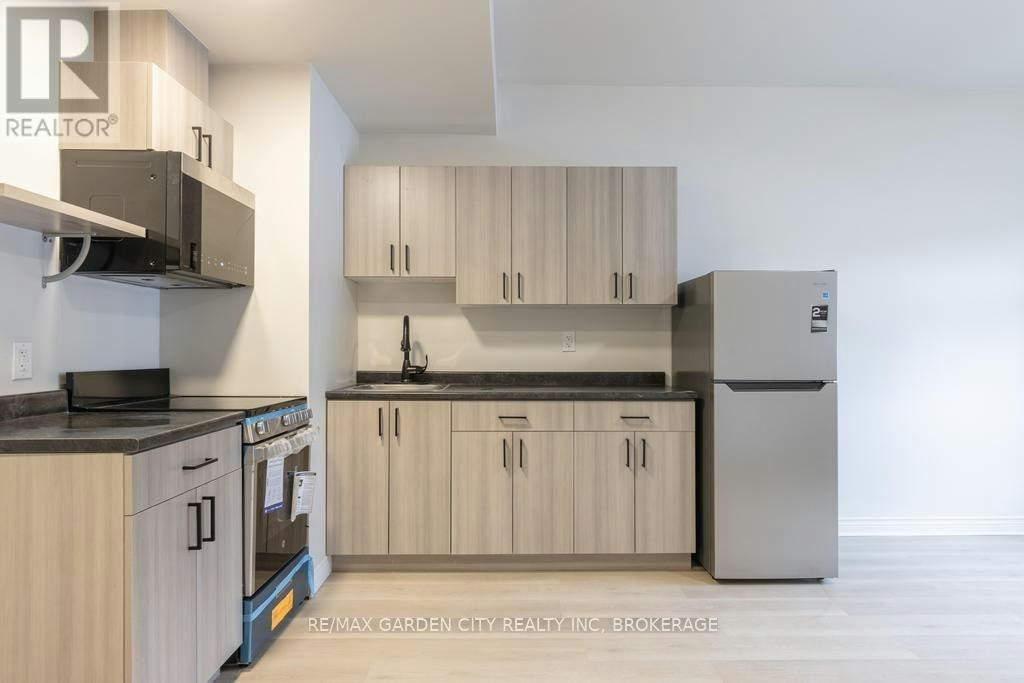 54 Front Street S, Thorold, ON, L2V 1X1 - 2