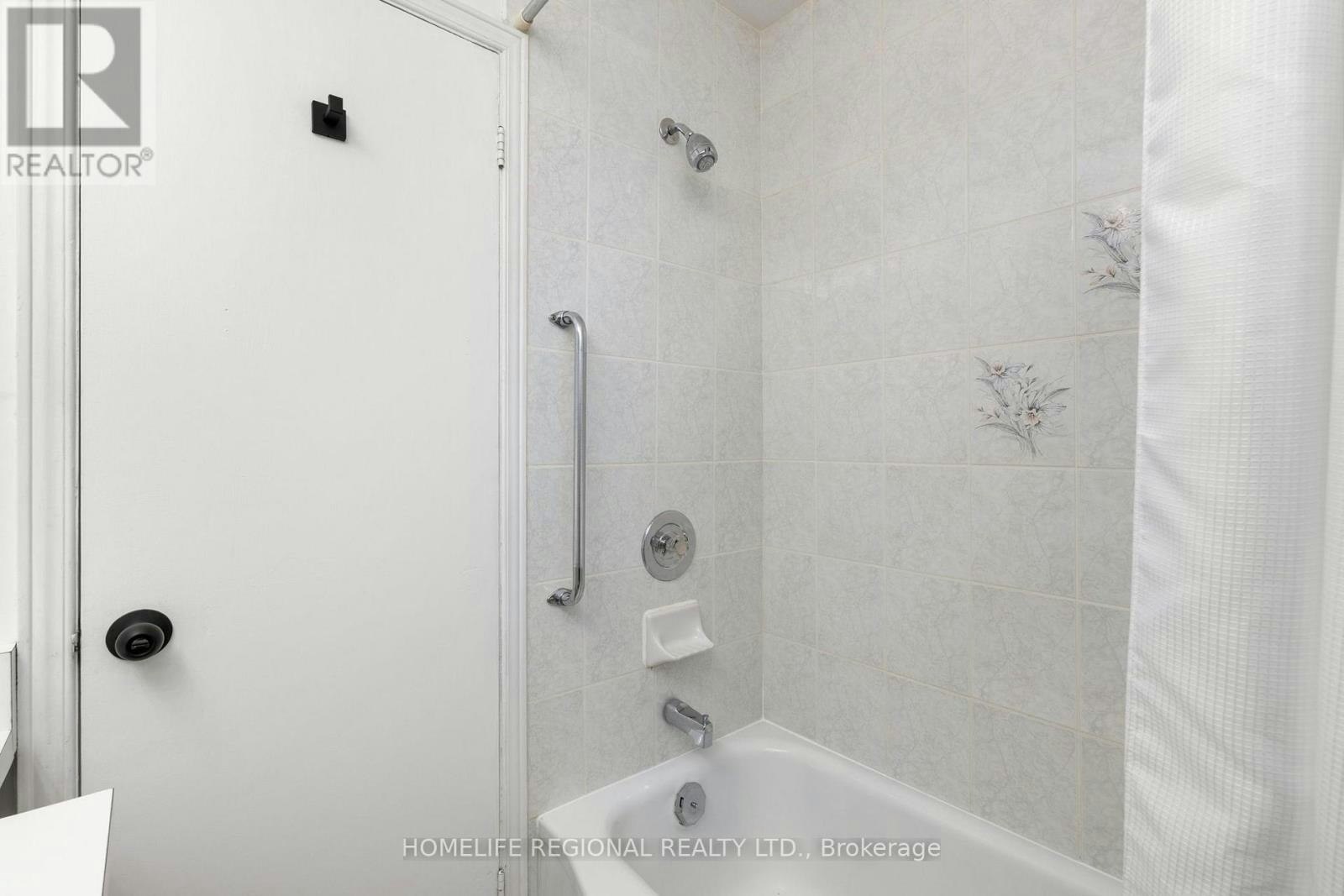 MAIN LEVEL-21 Acorn Avenue, Toronto, ON, M9B 3P7 - 17