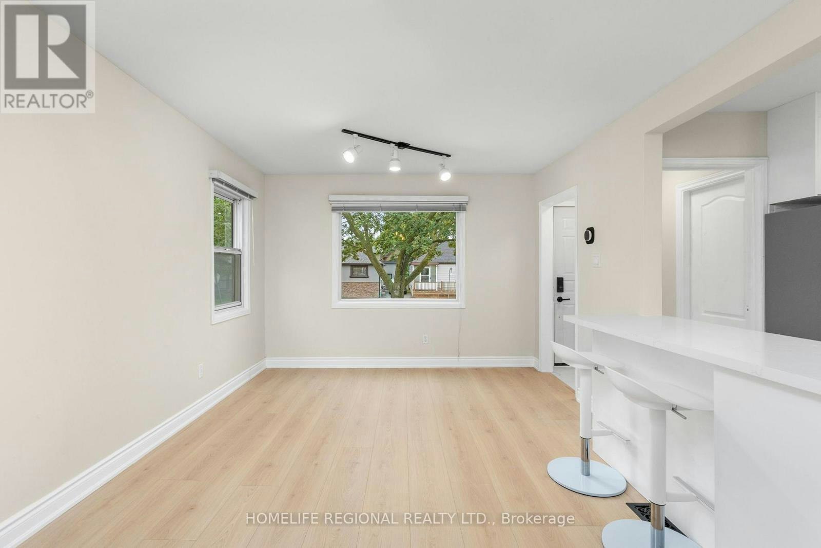 MAIN LEVEL-21 Acorn Avenue, Toronto, ON, M9B 3P7 - 9