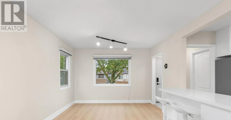 MAIN LEVEL-21 Acorn Avenue, Toronto, ON, M9B 3P7 - 9