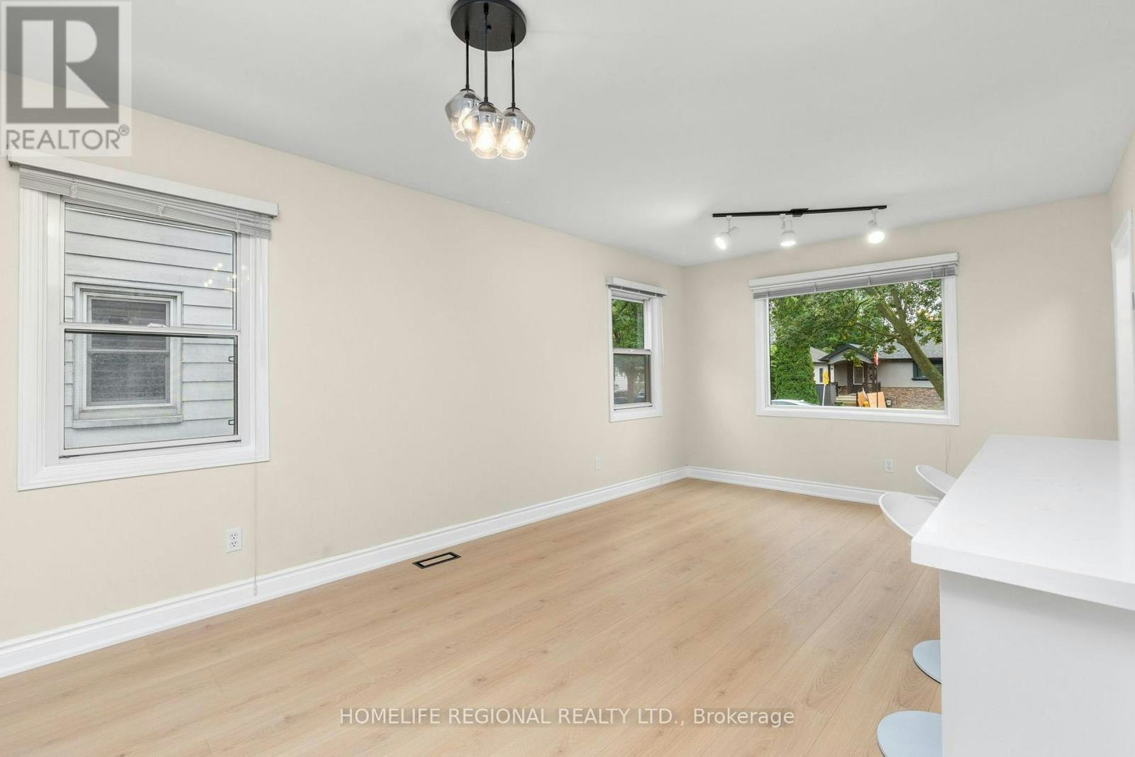 MAIN LEVEL-21 Acorn Avenue, Toronto, ON, M9B 3P7 - 11
