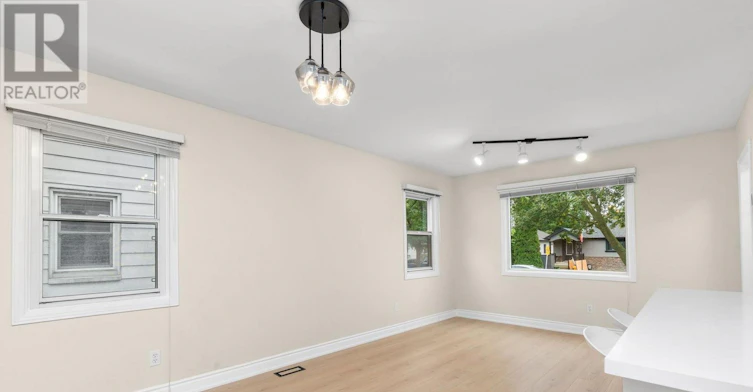 MAIN LEVEL-21 Acorn Avenue, Toronto, ON, M9B 3P7 - 11