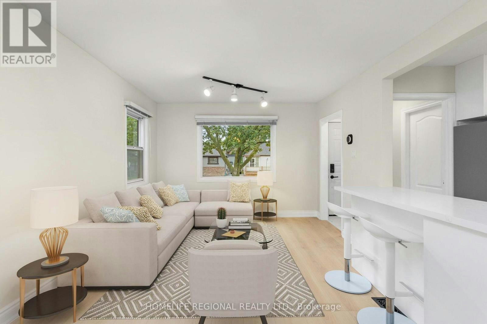 MAIN LEVEL-21 Acorn Avenue, Toronto, ON, M9B 3P7 - 10