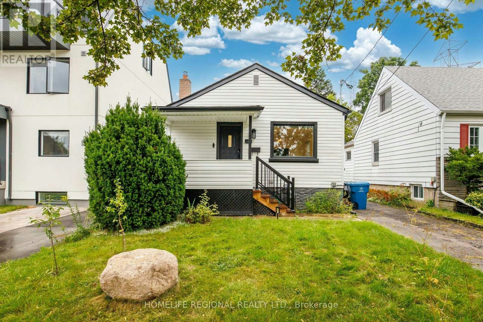 MAIN LEVEL-21 Acorn Avenue, Toronto, ON, M9B 3P7 - 3
