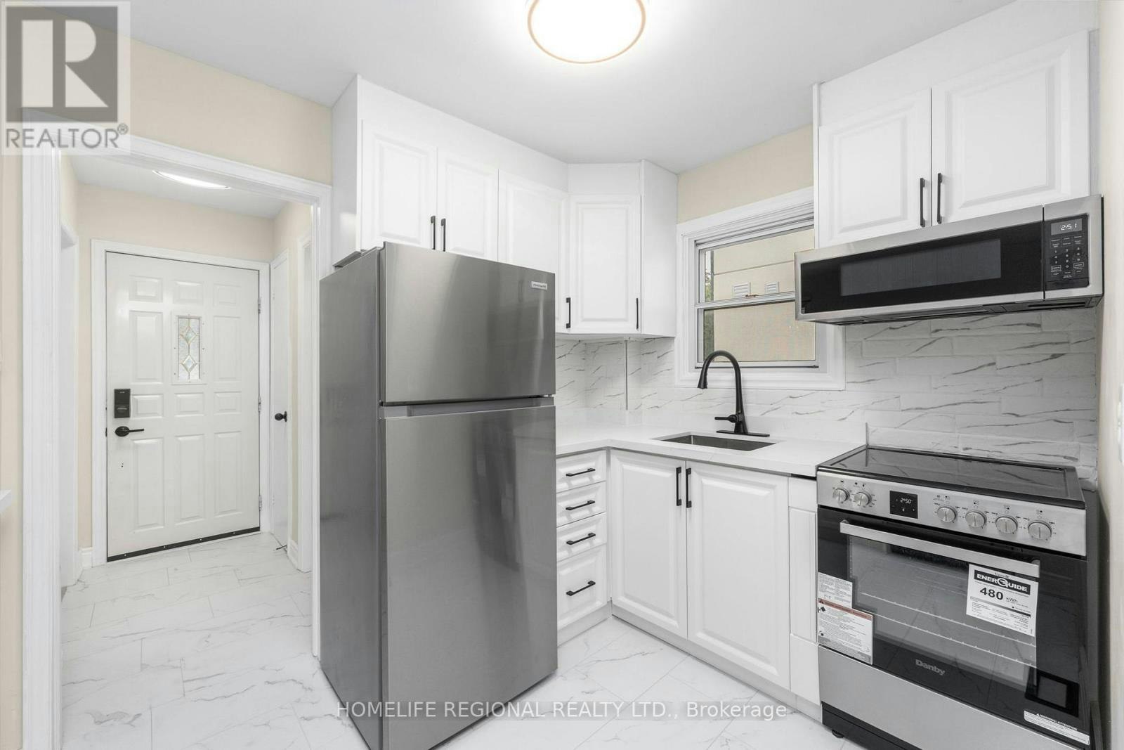 MAIN LEVEL-21 Acorn Avenue, Toronto, ON, M9B 3P7 - 12