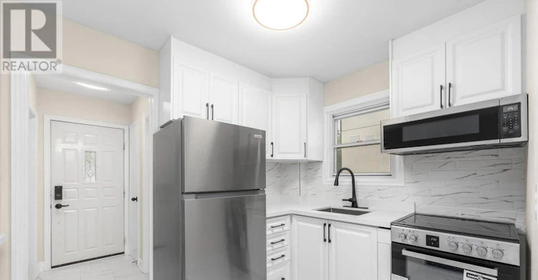 MAIN LEVEL-21 Acorn Avenue, Toronto, ON, M9B 3P7 - 12