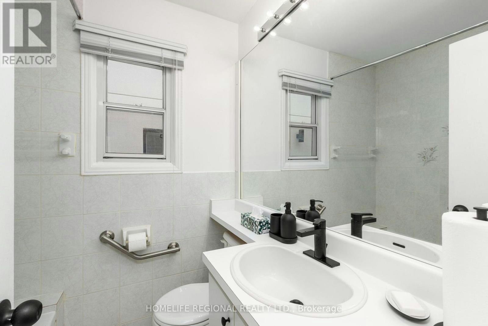 MAIN LEVEL-21 Acorn Avenue, Toronto, ON, M9B 3P7 - 16