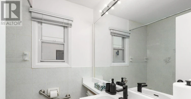 MAIN LEVEL-21 Acorn Avenue, Toronto, ON, M9B 3P7 - 16