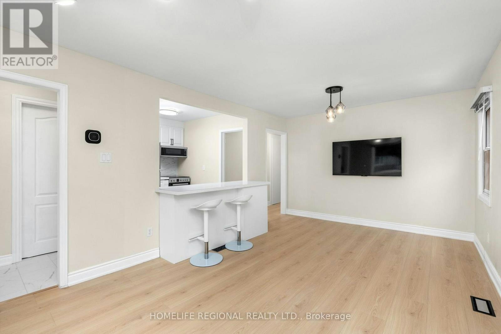 MAIN LEVEL-21 Acorn Avenue, Toronto, ON, M9B 3P7 - 7