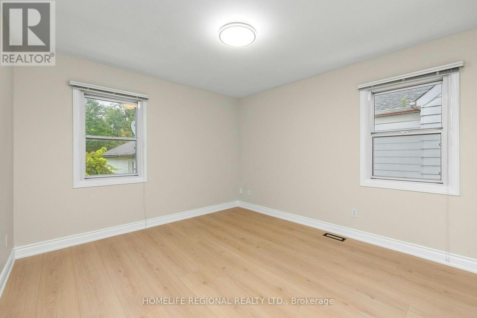 MAIN LEVEL-21 Acorn Avenue, Toronto, ON, M9B 3P7 - 21