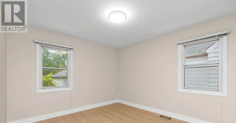 MAIN LEVEL-21 Acorn Avenue, Toronto, ON, M9B 3P7 - 21