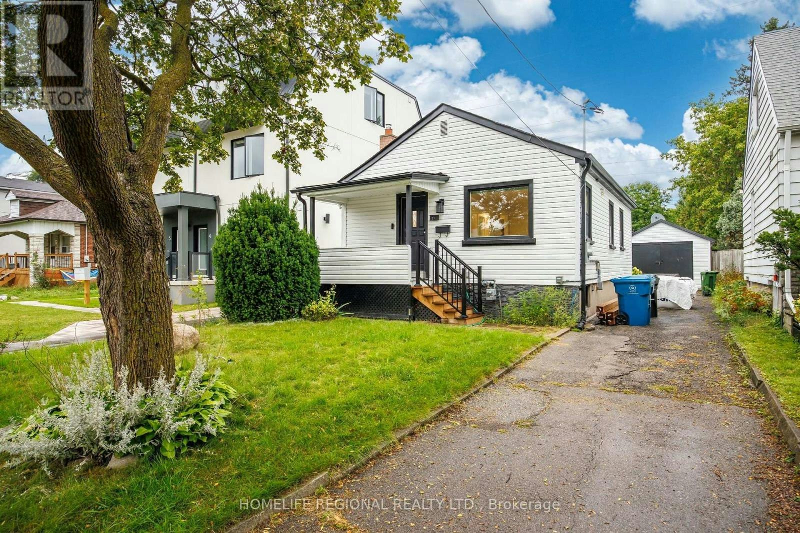 MAIN LEVEL-21 Acorn Avenue, Toronto, ON, M9B 3P7 - 2