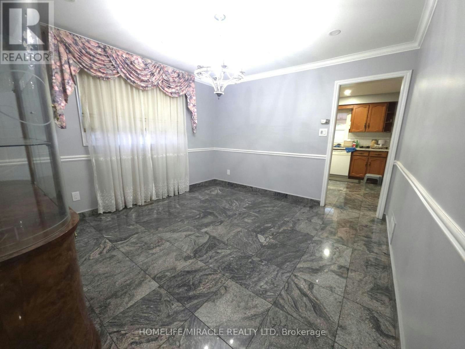36 Kearney Drive, Toronto, ON, M9W 5J8 - 5