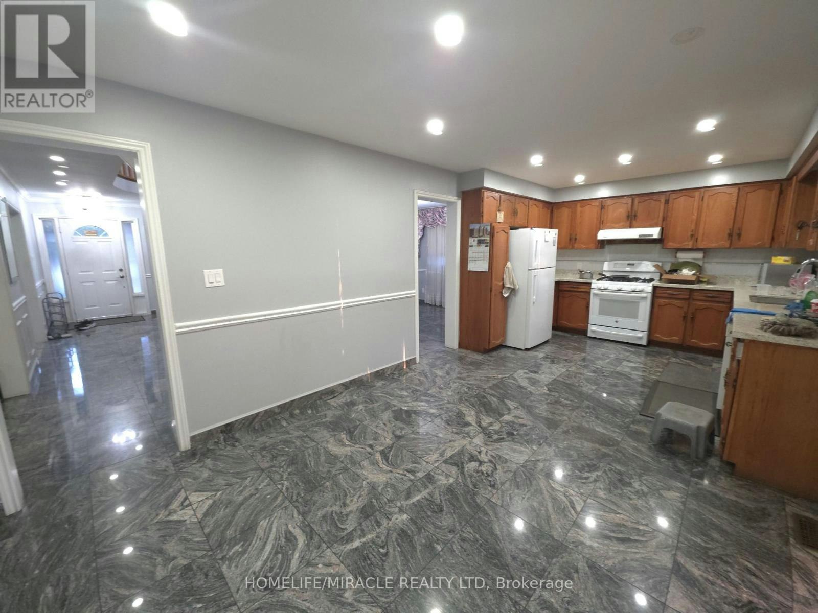 36 Kearney Drive, Toronto, ON, M9W 5J8 - 8