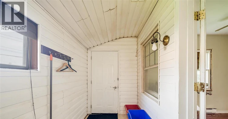 5837 Tecumseh Road East, Windsor, ON, N8T 1E1 - 2