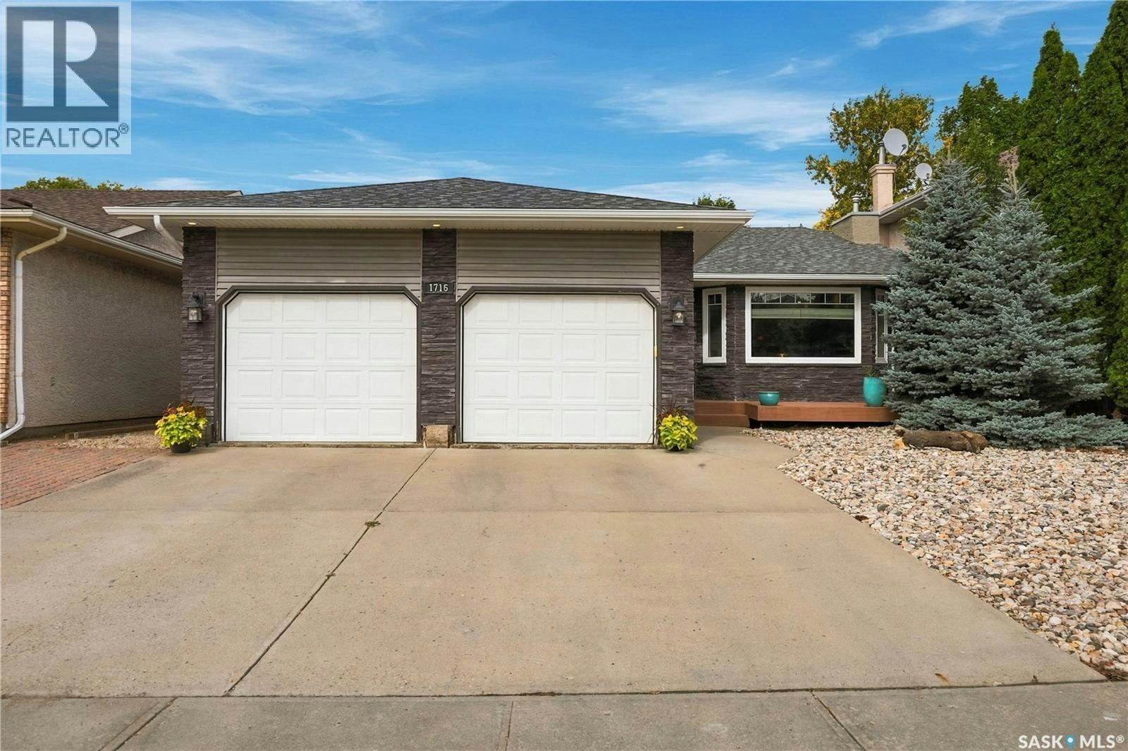 1716 Clive Bay E, Regina, SK, S4V 2R8