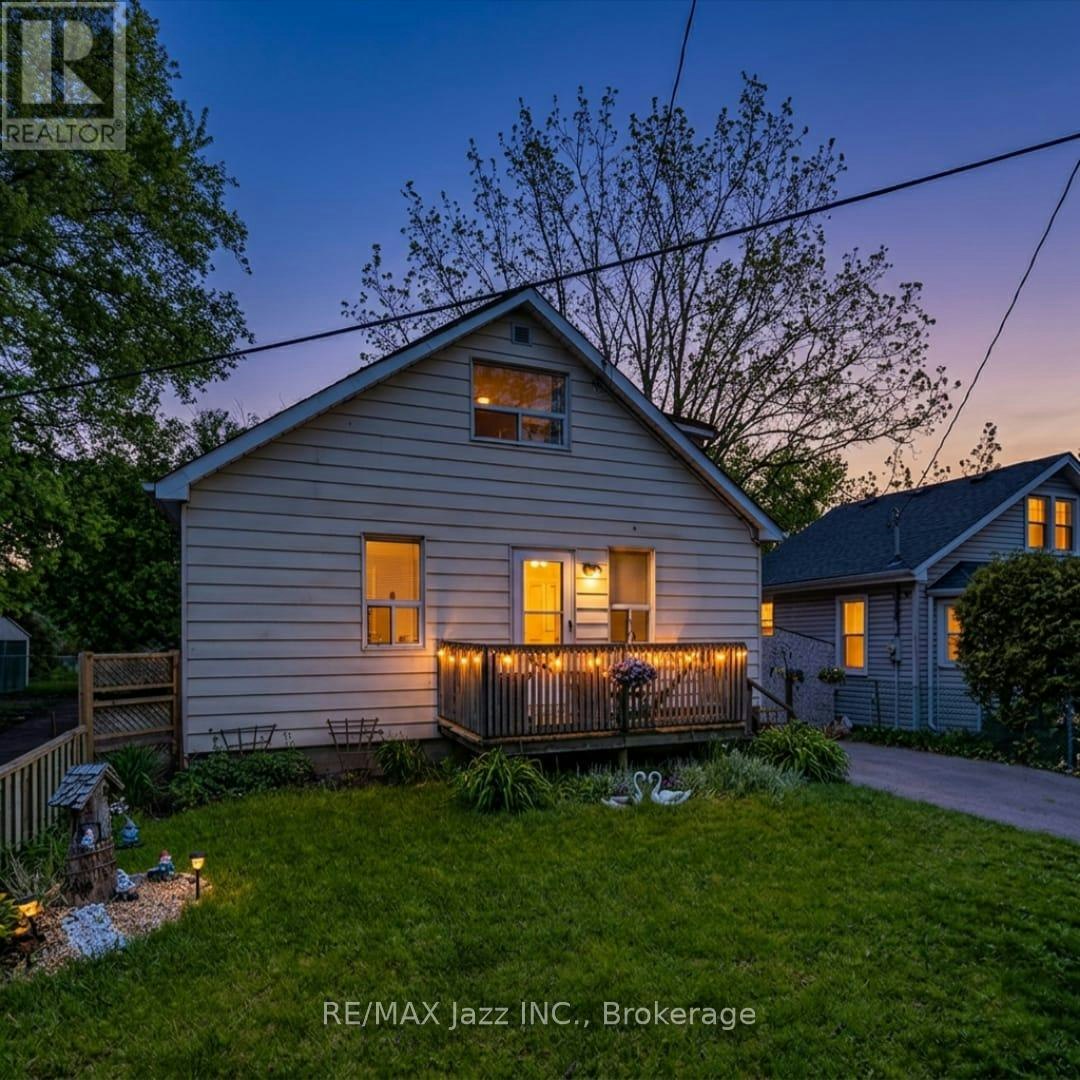 162 College Avenue, Oshawa, ON, L1J 1R4