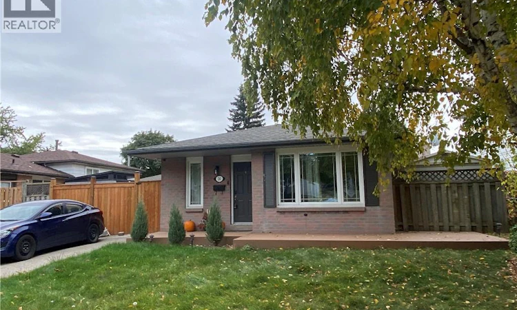 24 Queenslea Drive