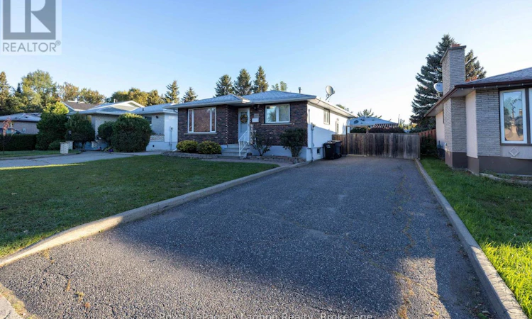 376 Ryerson Crescent