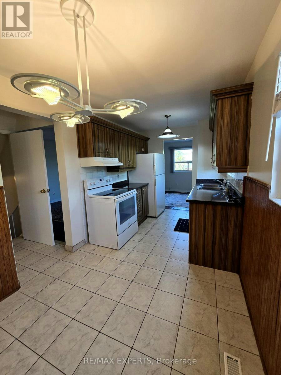5 Rawling Crescent, Brampton, ON, L6E 1N7 - 2