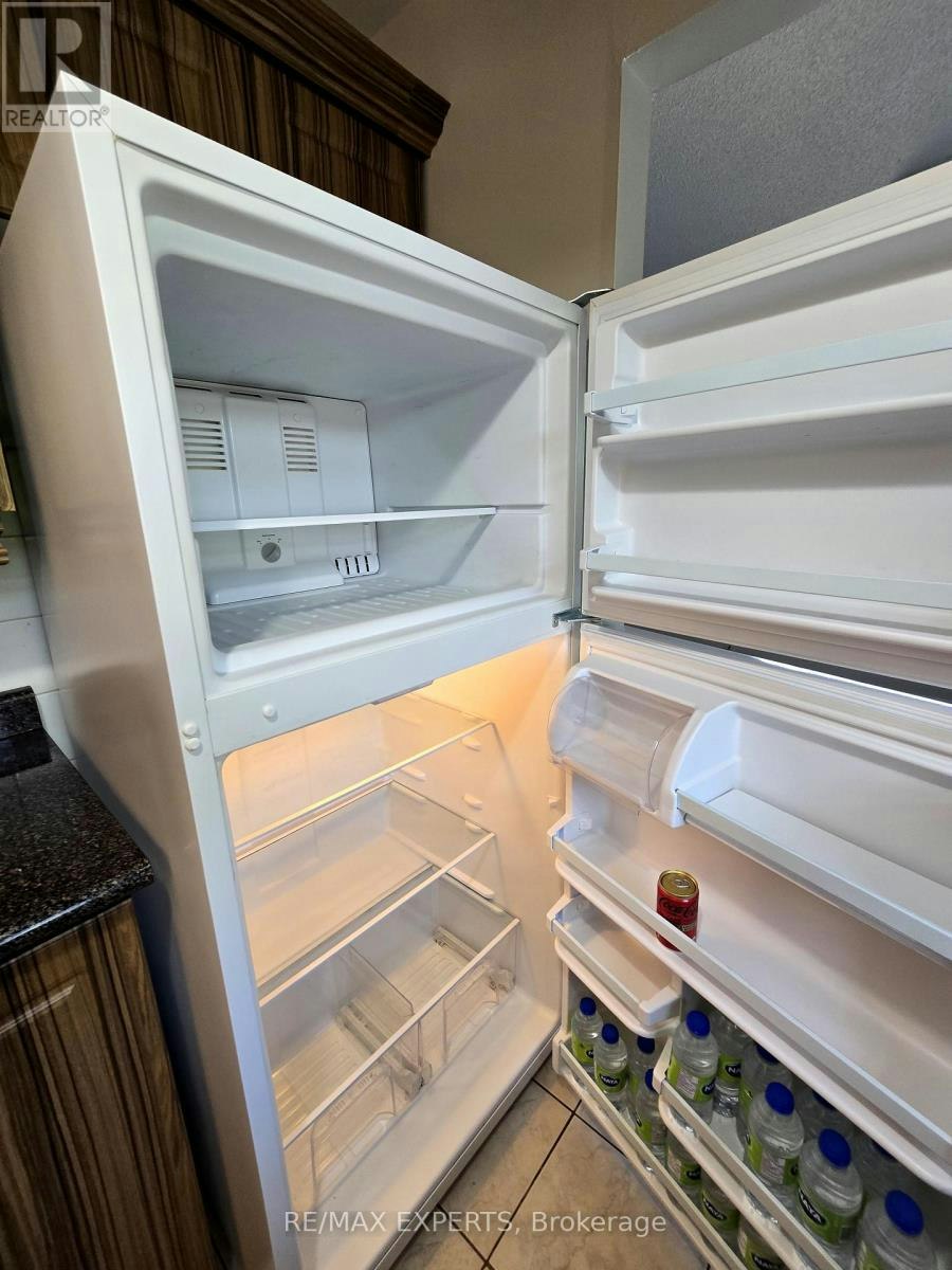 5 Rawling Crescent, Brampton, ON, L6E 1N7 - 3