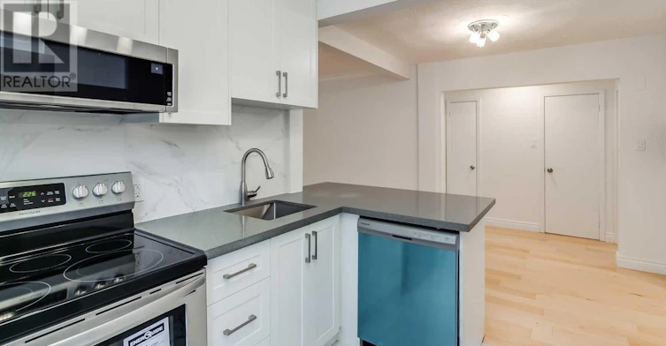 1-48 Indian Road Crescent, Toronto, ON, M6P 2G1 - 7