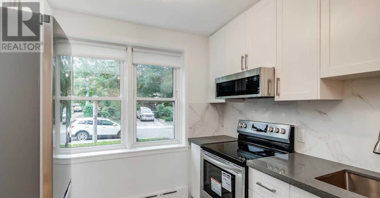 1-48 Indian Road Crescent, Toronto, ON, M6P 2G1 - 5