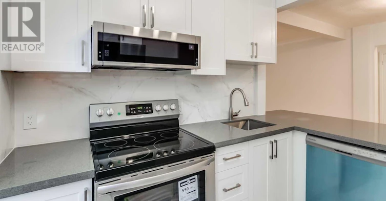 1-48 Indian Road Crescent, Toronto, ON, M6P 2G1 - 6