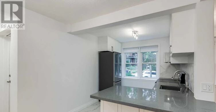 1-48 Indian Road Crescent, Toronto, ON, M6P 2G1 - 3