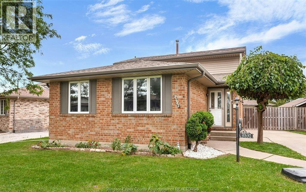 UPPER-9597 Avery Lane, Windsor, ON, N8R 2C1