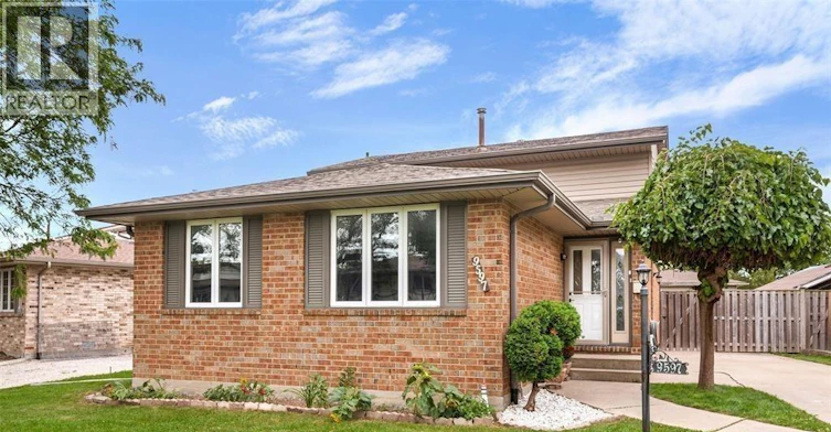 UPPER-9597 Avery Lane, Windsor, ON, N8R 2C1