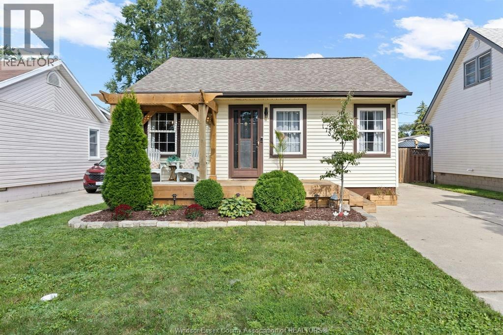 1734 Westcott, Windsor, ON, N8Y 4C9
