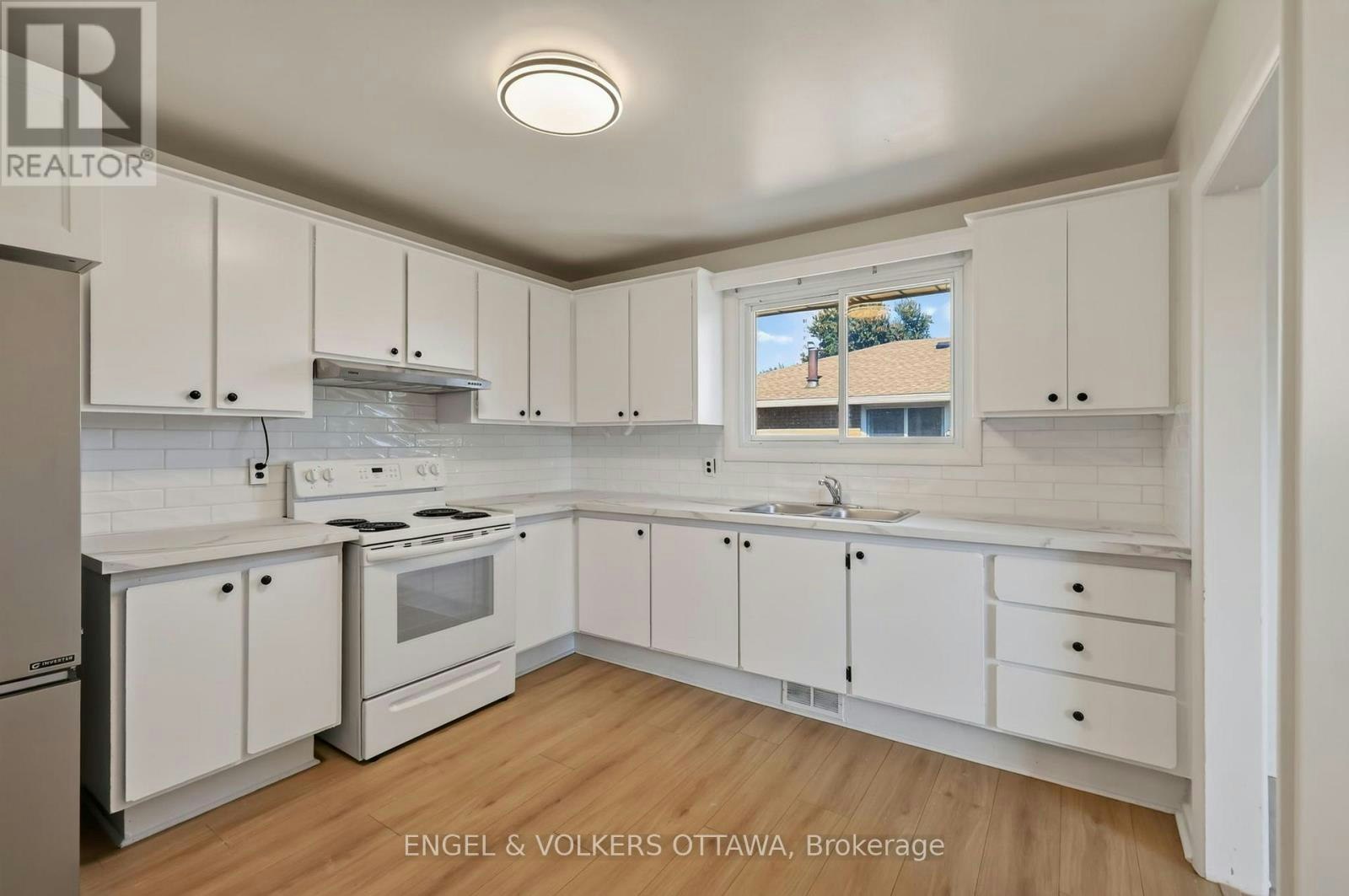 B-1132 Clyde Avenue, Ottawa, ON, K2C 1Y2 - 2