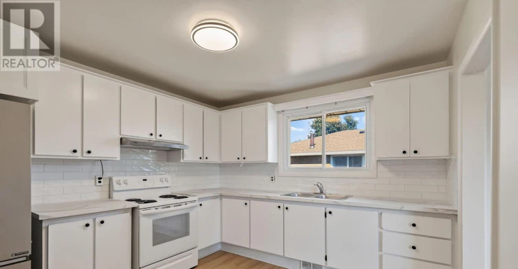 B-1132 Clyde Avenue, Ottawa, ON, K2C 1Y2 - 2