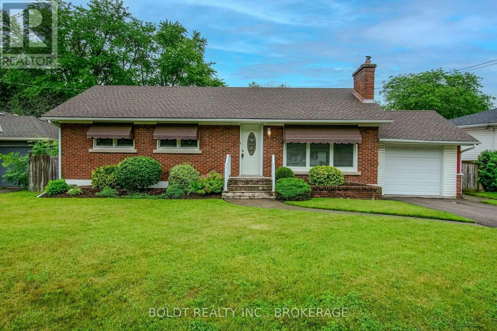 25 Elm Ridge Drive, St. Catharines, ON, L2T 2A7