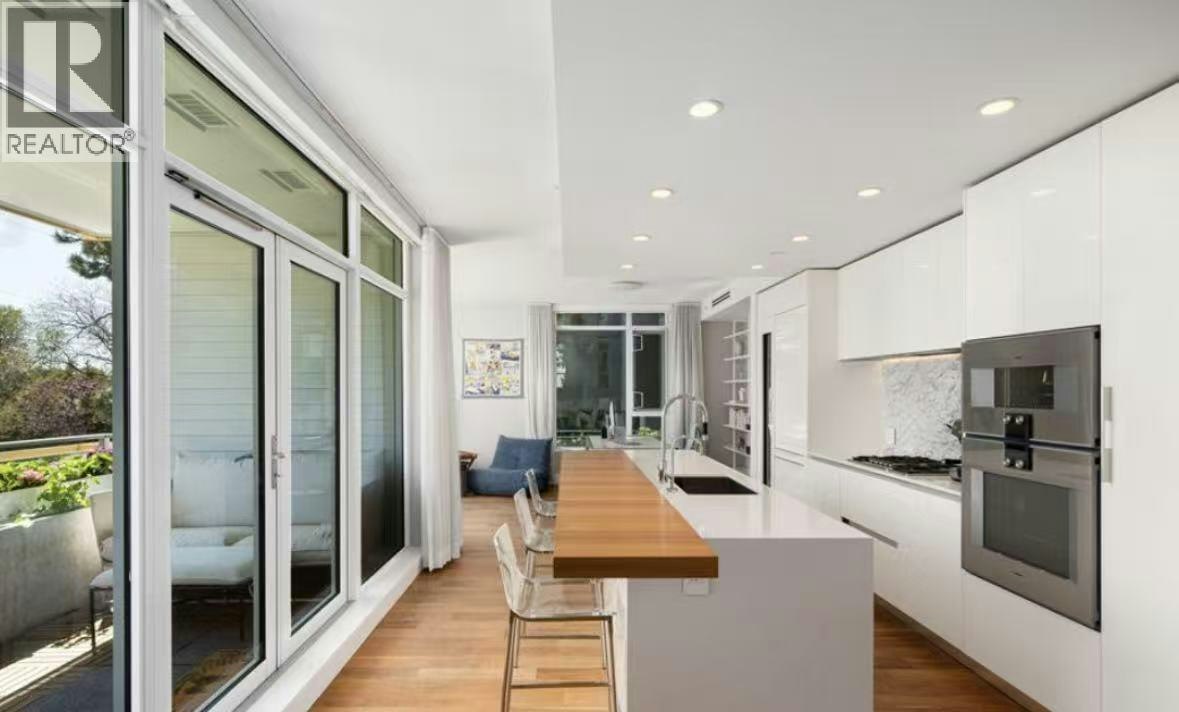 203-375 W 59th Avenue, Vancouver, BC, V5X 0J4 - 2