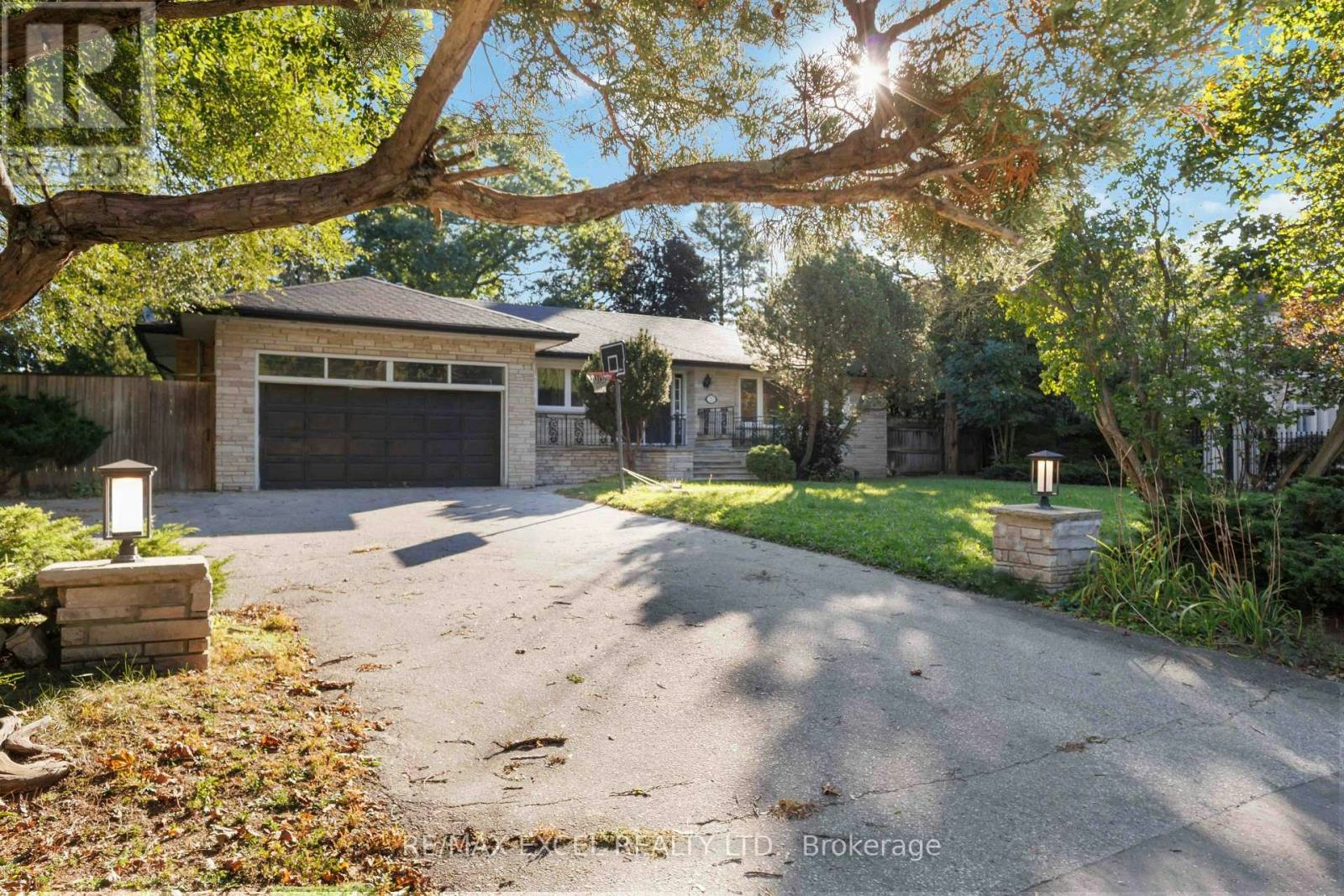 20 Oxbow Road, Toronto, ON, M3B 2A2 - 3