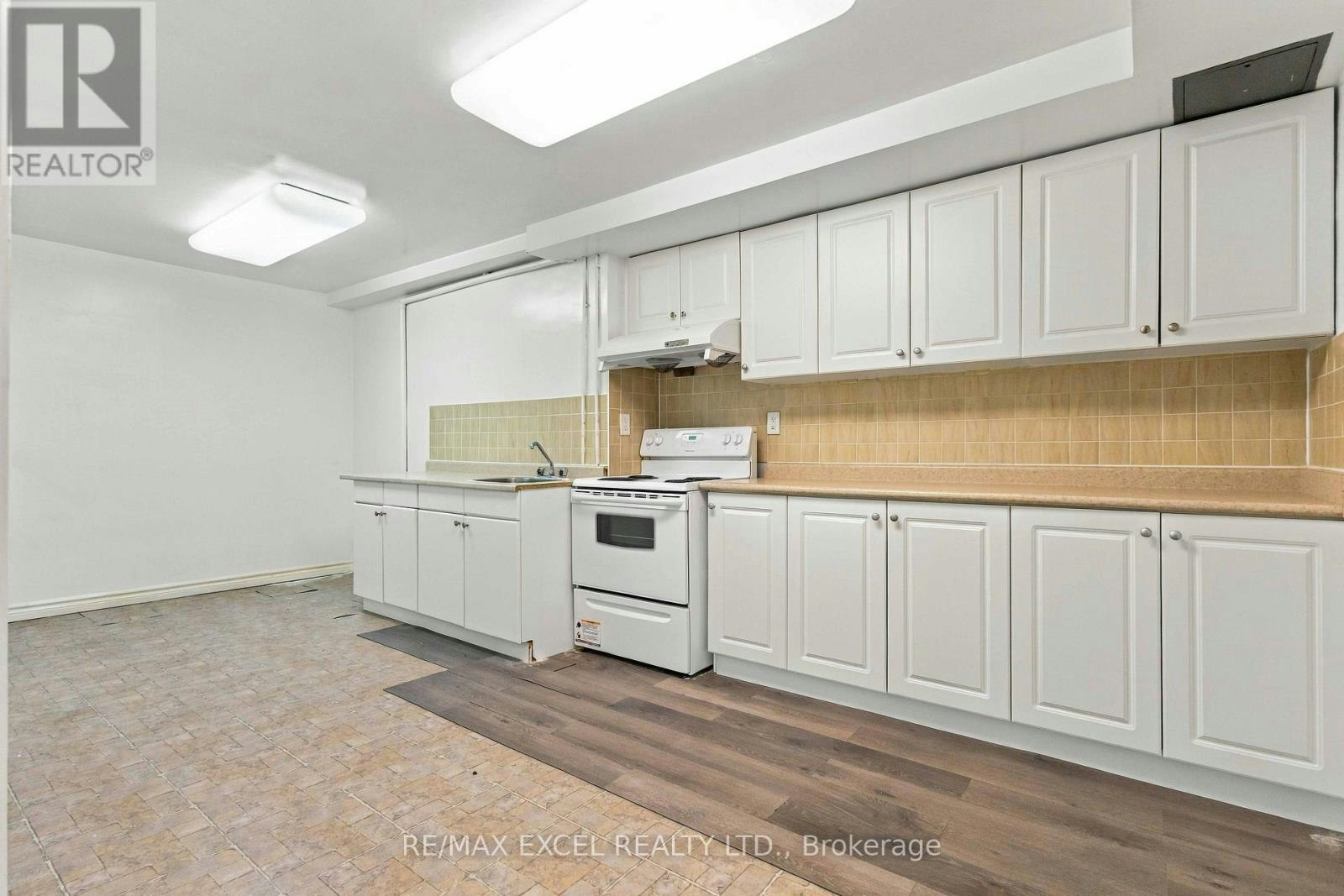 20 Oxbow Road, Toronto, ON, M3B 2A2 - 25