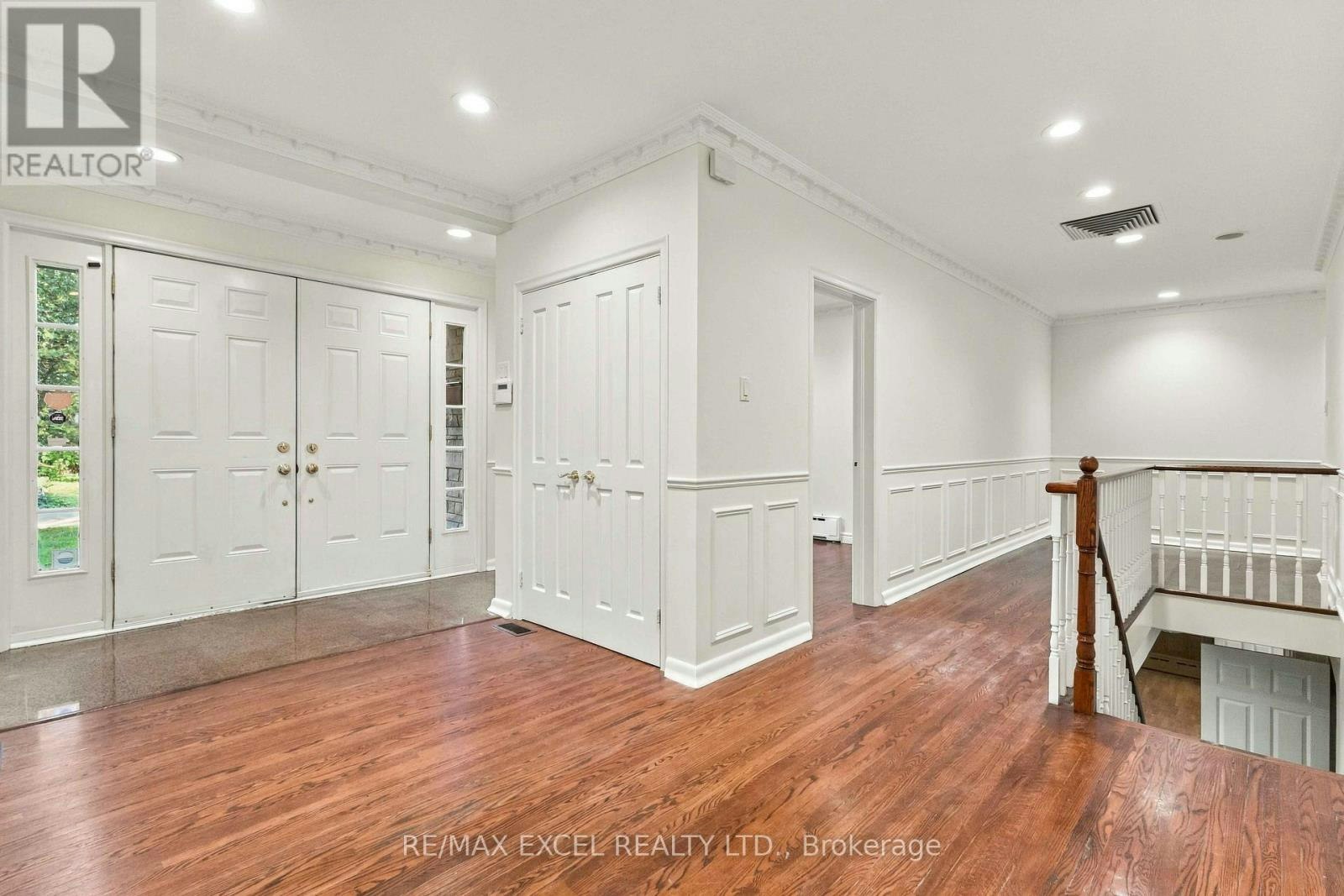 20 Oxbow Road, Toronto, ON, M3B 2A2 - 4
