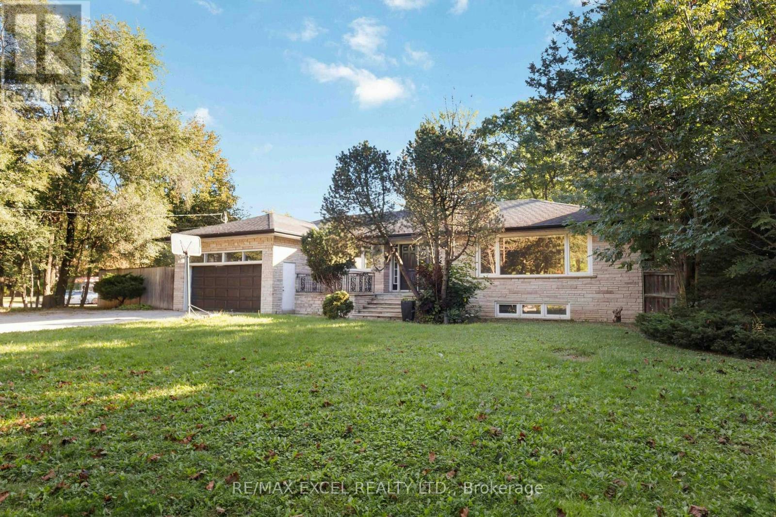 20 Oxbow Road, Toronto, ON, M3B 2A2 - 2