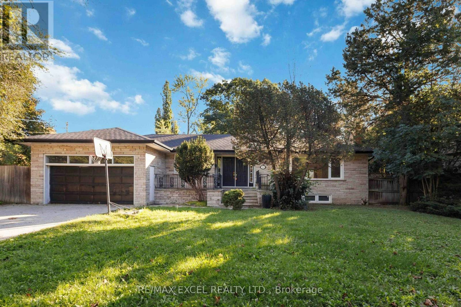 20 Oxbow Road, Toronto, ON, M3B 2A2