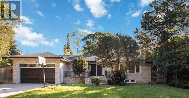 20 Oxbow Road, Toronto, ON, M3B 2A2