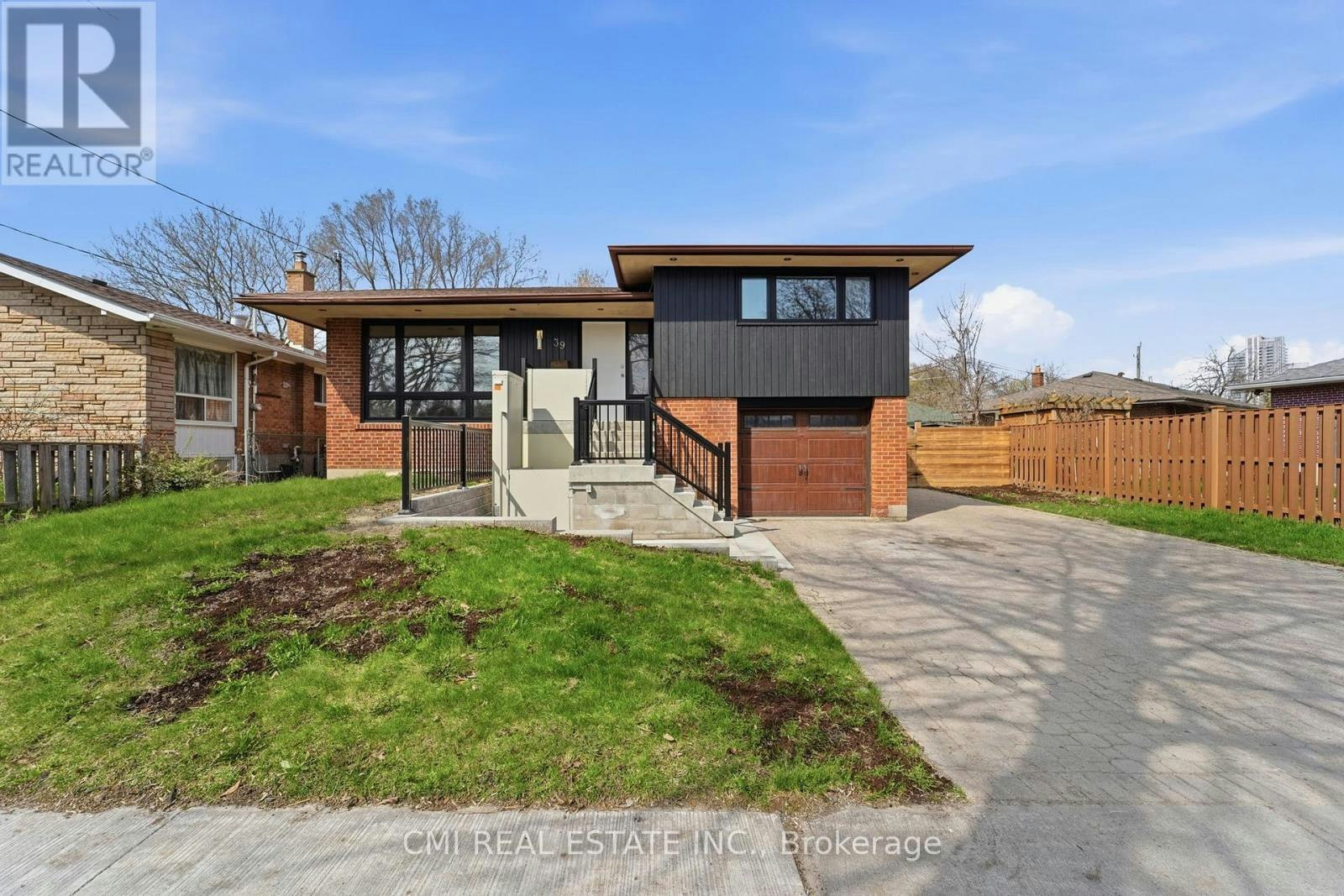 39 Earlton Road, Toronto, ON, M1T 2R4