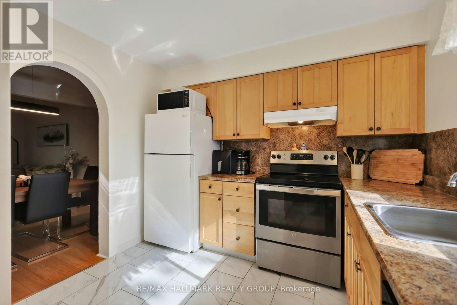 6156 Brookside Lane, Ottawa, ON, K1C 2K7 - 4