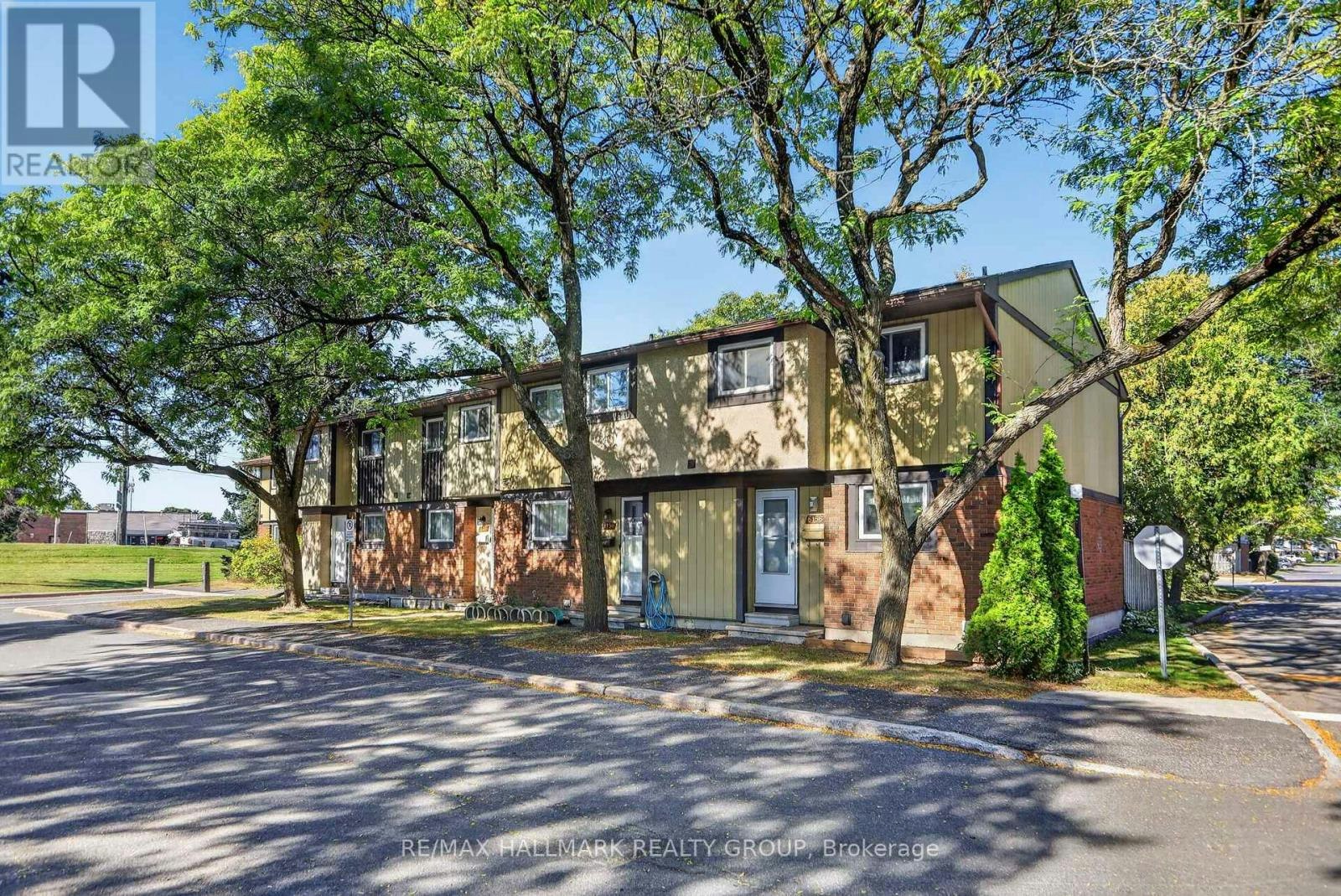 6156 Brookside Lane, Ottawa, ON, K1C 2K7 - 2