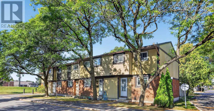 6156 Brookside Lane, Ottawa, ON, K1C 2K7 - 2