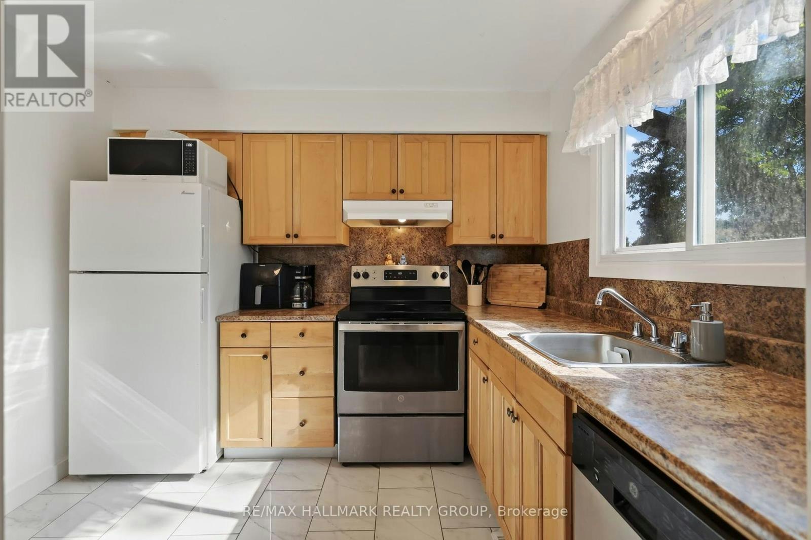 6156 Brookside Lane, Ottawa, ON, K1C 2K7 - 3