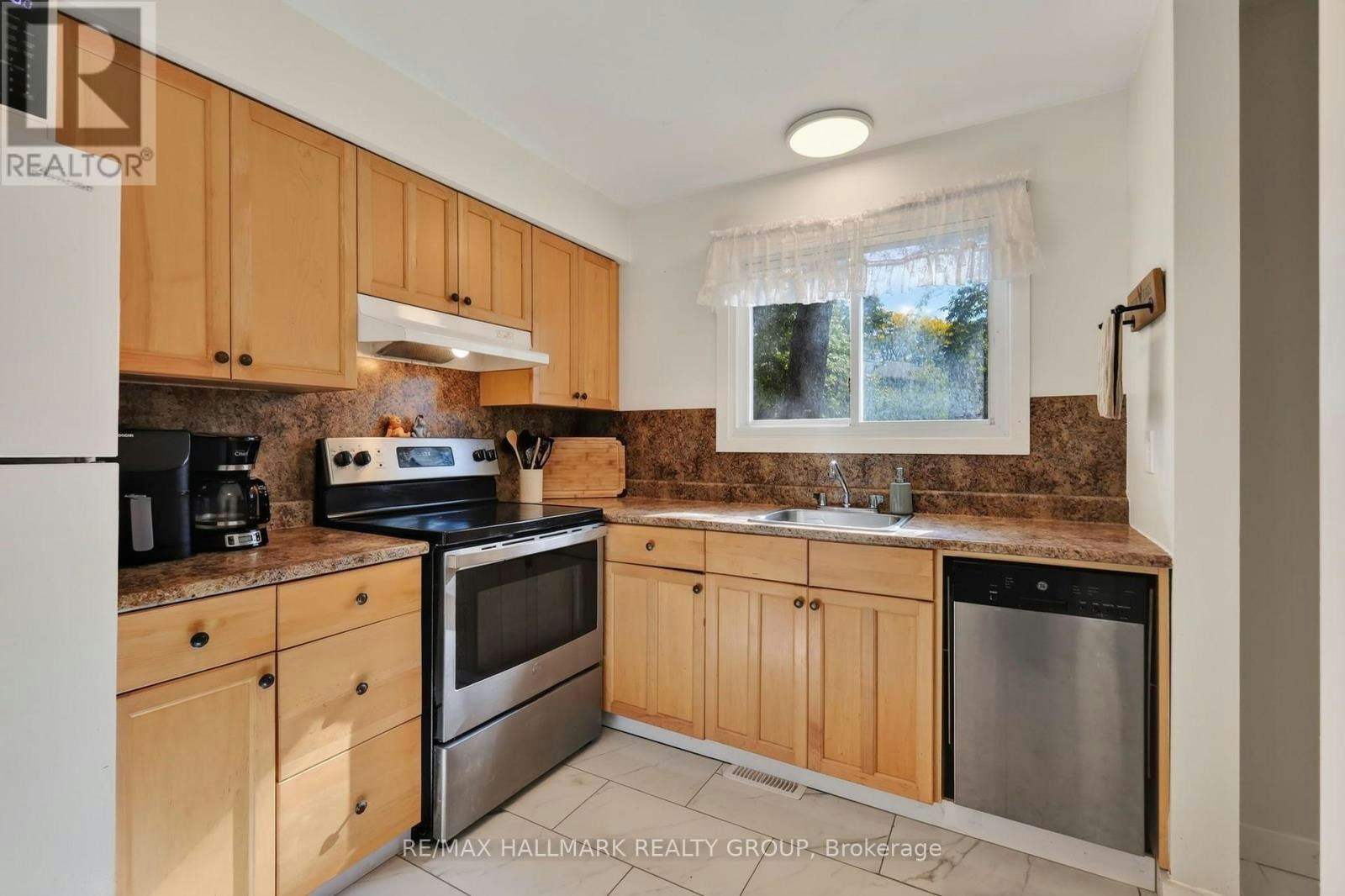 6156 Brookside Lane, Ottawa, ON, K1C 2K7 - 5