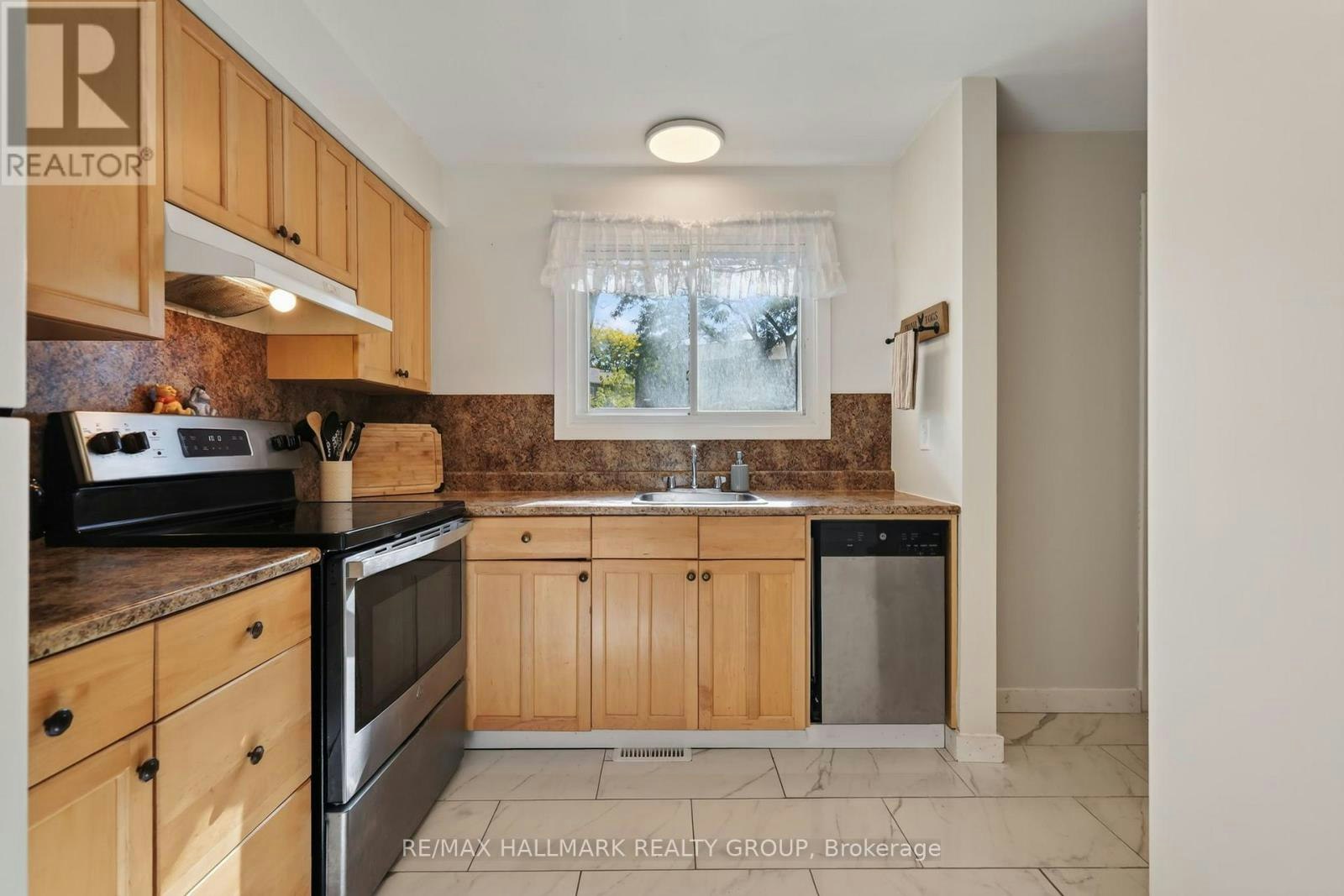 6156 Brookside Lane, Ottawa, ON, K1C 2K7 - 6